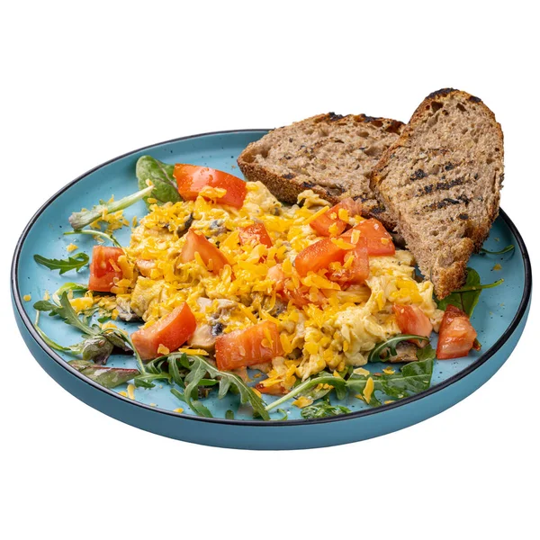 レストランの朝食メニューのコンセプト キノコ チェダーチーズ トマトでスクランブルエッグ — ストック写真