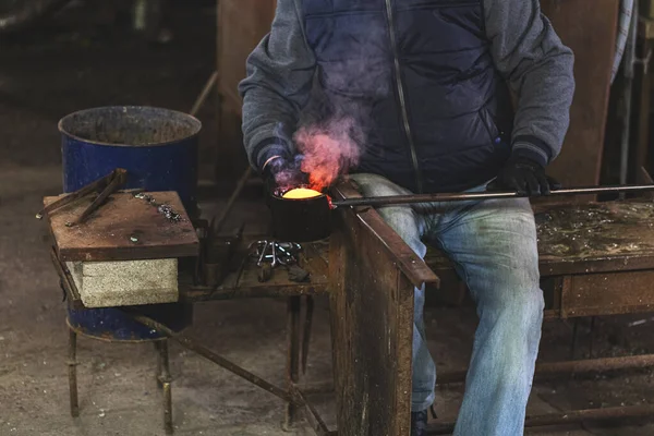 Man Artists Hands Working Blown Glass Piece — Stock Photo, Image