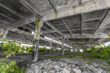 Terk edilmiş bina içi. Endüstri fabrikasının kalıntıları