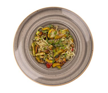 Asya vejetaryen yemek menüsü konsepti, erişte ve kızarmış sebze.