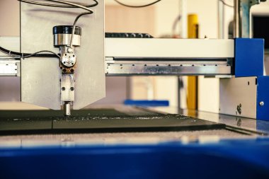 CNC su jeti kesme makinesi modern endüstriyel teknoloji.