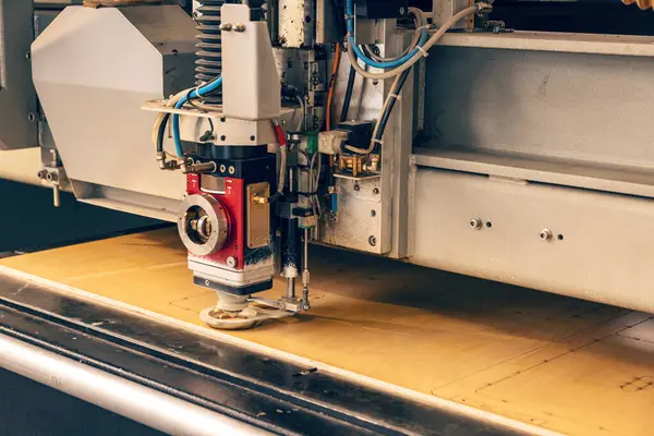 Hochleistungs Laserschneidmaschine Arbeit Einer Fabrik Automatisches Schneiden Stockfoto