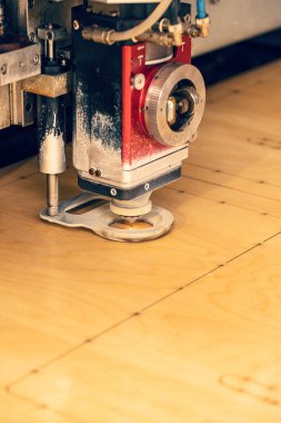 Odun kesen lazer. Modern makine endüstriyel teknoloji
