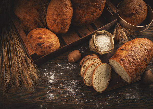 Хлебобулочные натюрморты, золотые хрустящие хлебы 