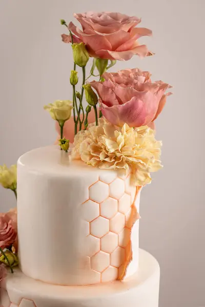 Pastel Boda Con Flores Tiro Cerca — Foto de Stock