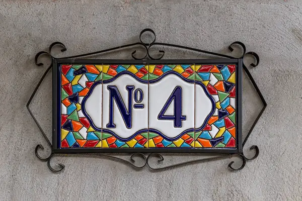Número Quatro Número Casa Cerâmica Decorativa Dígito Fotos De Bancos De Imagens