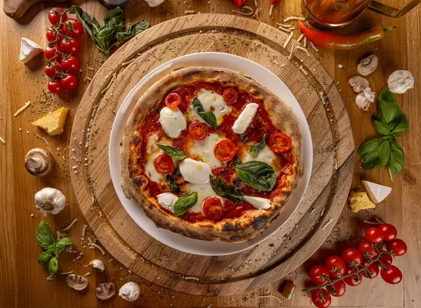 Смачна Італійська Піца Сільському Дерев Яному Столі Вид Зверху Ліцензійні Стокові Зображення