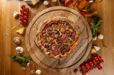 Mantarlı pizza Capricciosa 'nın en iyi manzarası.