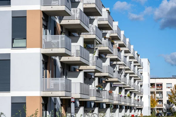 Modernos Edificios Apartamentos Con Muchos Balcones Vistos Berlín Alemania —  Fotos de Stock