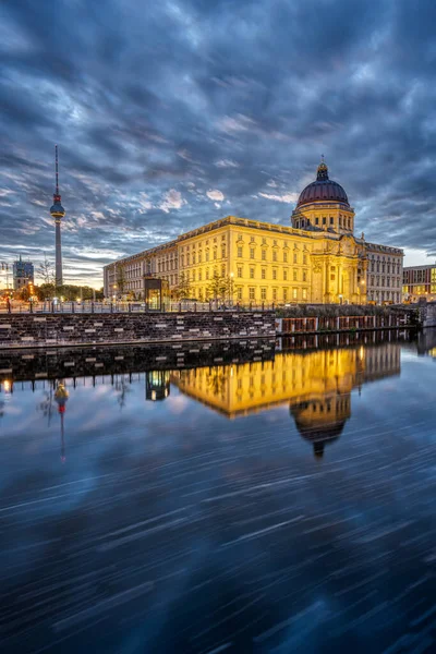 Det Rekonstruerade Berlinpalatset Med Tornet Gryningen — Stockfoto