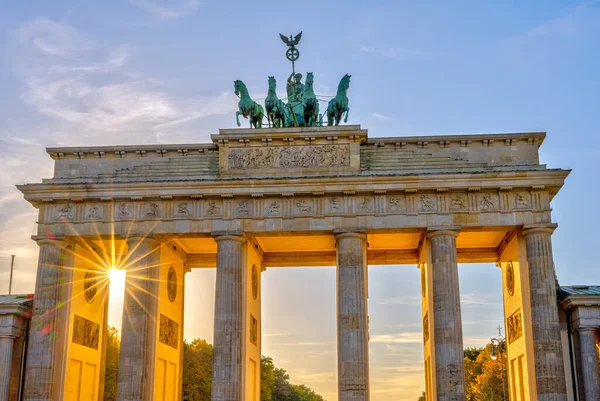Puerta Brandeburgo Berlín Con Los Últimos Rayos Sol Antes Del — Foto de Stock