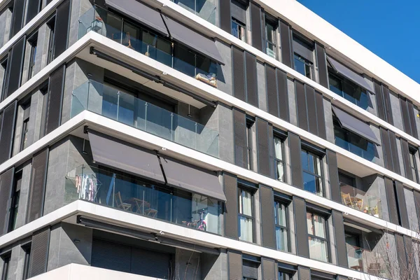 Edifício Moderno Apartamentos Brancos Visto Badalona Espanha — Fotografia de Stock