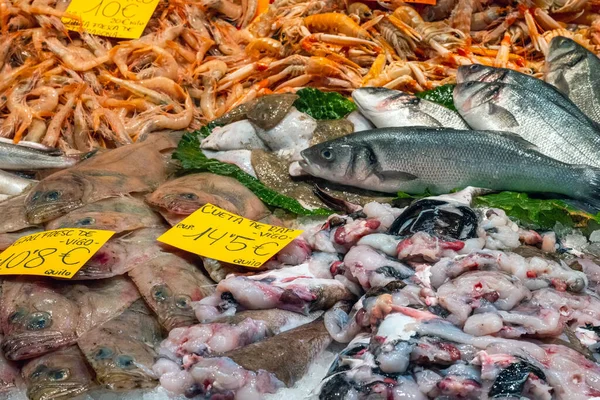 Рыба Морепродукты Ракообразные Продаются Рынке Барселоне Испания — стоковое фото