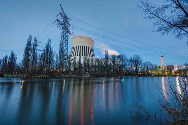 Una Centrale Elettrica Berlino Durante Ora Blu Con Fiume Sprea — Foto Stock