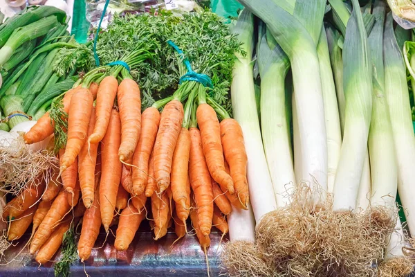 Zanahorias Puerros Venta Mercado — Foto de Stock