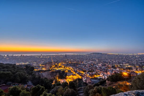 Widok Barcelonę Przed Wschodem Słońca Morza Śródziemnego Plecy — Zdjęcie stockowe