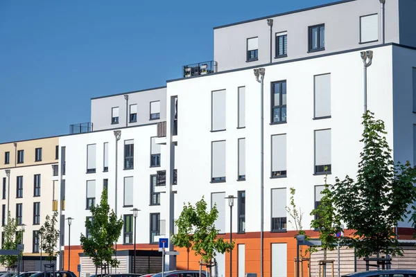 Modernos Edificios Apartamentos Blancos Con Balcones Vistos Berlín Alemania —  Fotos de Stock