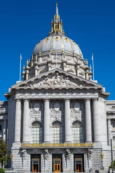 Memaksakan Cupola Dari San Francisco Balai Kota Pada Hari Yang — Stok Foto
