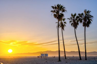 Gün batımından hemen önce Los Angeles 'taki meşhur Venice Sahili.
