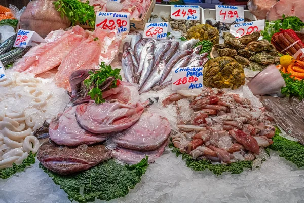 Ryby Owoce Morza Małże Sprzedaż Targu Barcelonie — Zdjęcie stockowe