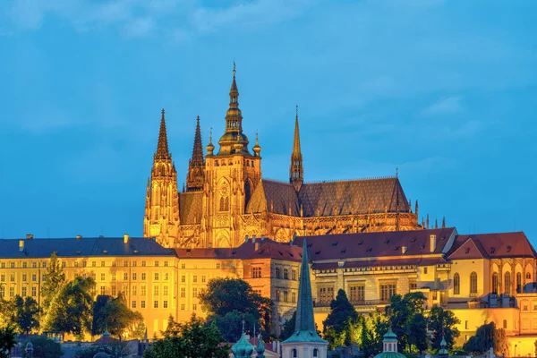 Die Burg Mit Dem Veitsdom Prag Der Dämmerung Stockfoto