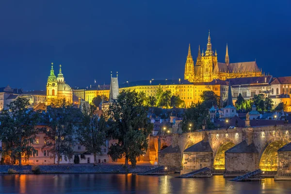 Katedral Kale Geceleri Prag Daki Ünlü Charles Köprüsü — Stok fotoğraf