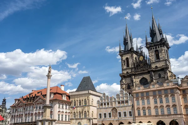 Hermosos Edificios Históricos Iglesia Tyn Plaza Ciudad Vieja Praga República —  Fotos de Stock