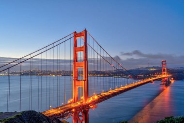 San Francisco 'daki ünlü Golden Gate Köprüsü.