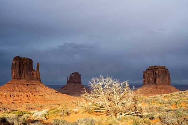 Famous Monument Valley Usa Very Dark Sky — Stock Photo, Image