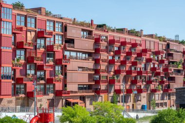 Modern kırmızı daire bina Berlin, Almanya'da görüldü