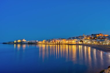 İtalya 'nın Puglia kentindeki Gargano' daki güzel Vieste şehri.