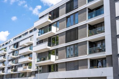 Berlin, Almanya 'da daireleri olan modern konut blokları
