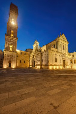 Lecce Katedrali Puglia, İtalya 'da, mavi saatte