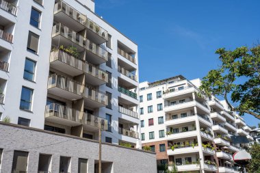 Berlin, Almanya 'da daireleri olan modern konut blokları