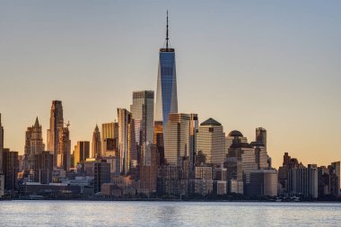 Manhattan 'ın ufuk çizgisi New York' ta gün doğumundan hemen sonra görüldü