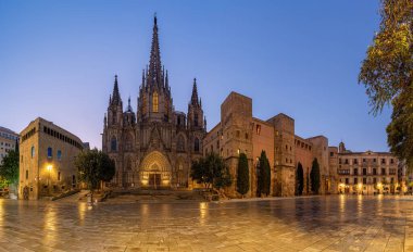 Barselona Katedrali 'nin panoramasında şafakta kimse yok.