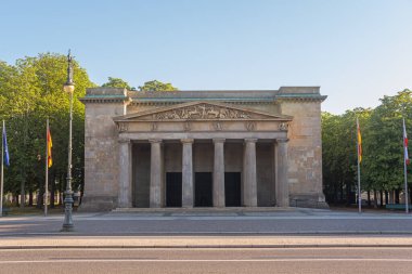 Berlin 'deki 2. Dünya Savaşı anıtı Neue Wache' de hiç insan yok.