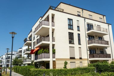 Almanya 'da beyaz çoklu aile konutları görüldü