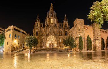 Barselona Katedrali 'nde geceleri insan olmaz.