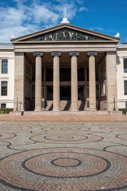Hukuk fakültesinin bulunduğu Oslo Üniversitesi merkez kampüsü.