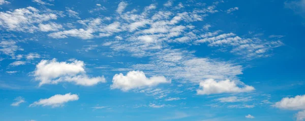 Nuvem Branca Céu Azul — Fotografia de Stock