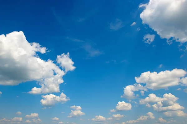 Белые Пушистые Облака Голубом Небе — стоковое фото