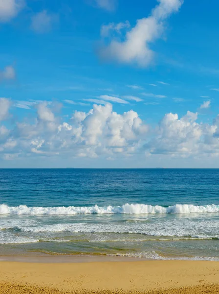 Bright Ocean Landscape Sea Waves Beautiful Sky White Clouds — Stock Photo, Image