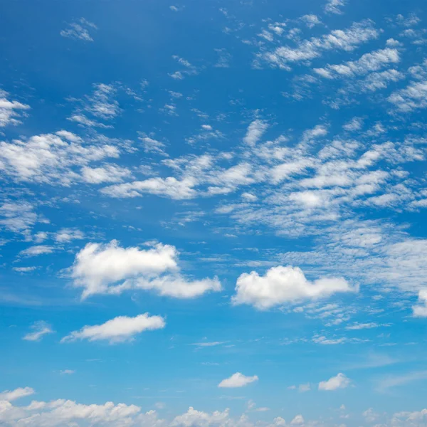 Nuvola Bianca Sul Cielo Blu — Foto Stock