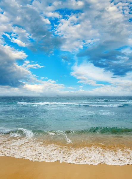 Bright Ocean Landscape Sea Waves Beautiful Sky White Clouds — Stock Photo, Image