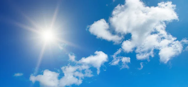 Bright Sun Beautiful Blue Sky White Fluffy Clouds — Stock Photo, Image