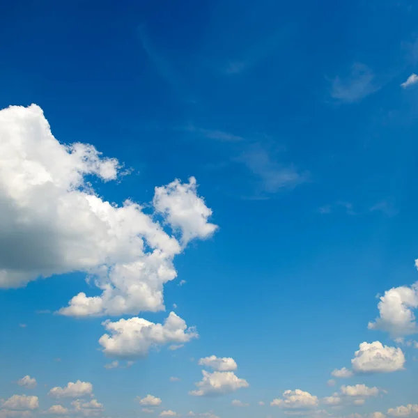 Witte Pluizige Wolken Blauwe Lucht — Stockfoto