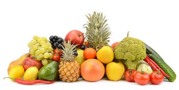 白色背景下分离的新鲜健康蔬菜和水果的组成 图库图片