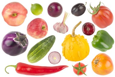 Beyaz arka planda izole edilmiş güzel renkli meyve ve sebzeler.