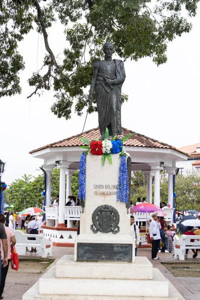 Penonome-Cocle-Panama-Nov 4, 2022: Penonome, Panama 'daki Amerika' nın Kurtarıcısı Simon Bolivar 'ın anısına dikilen anıt.